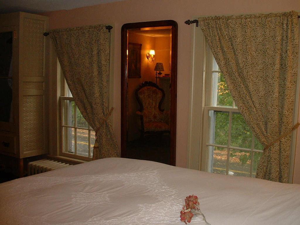 Bushnell House Уэстбрук Номер фото